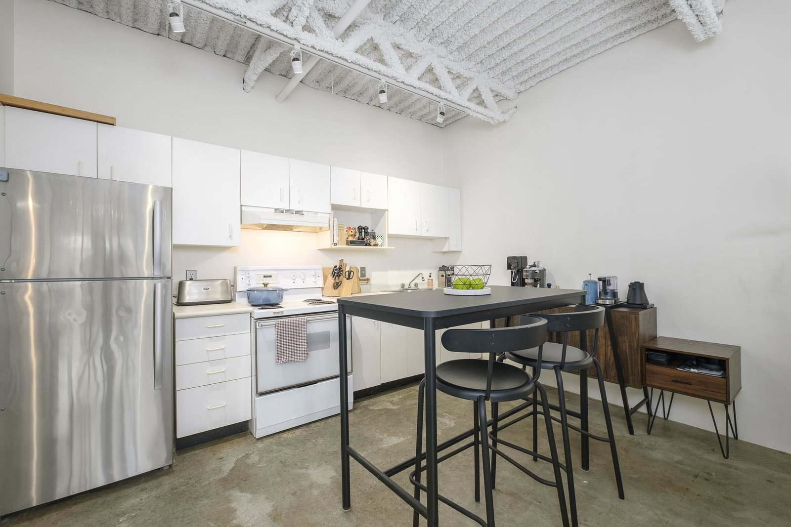 Listing Image 10