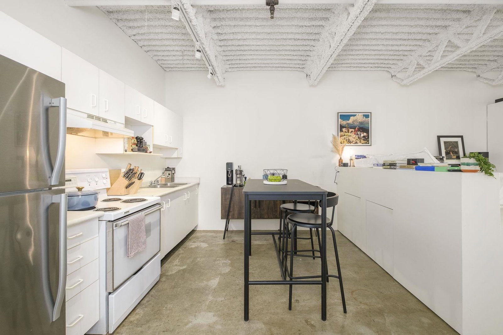 Listing Image 9