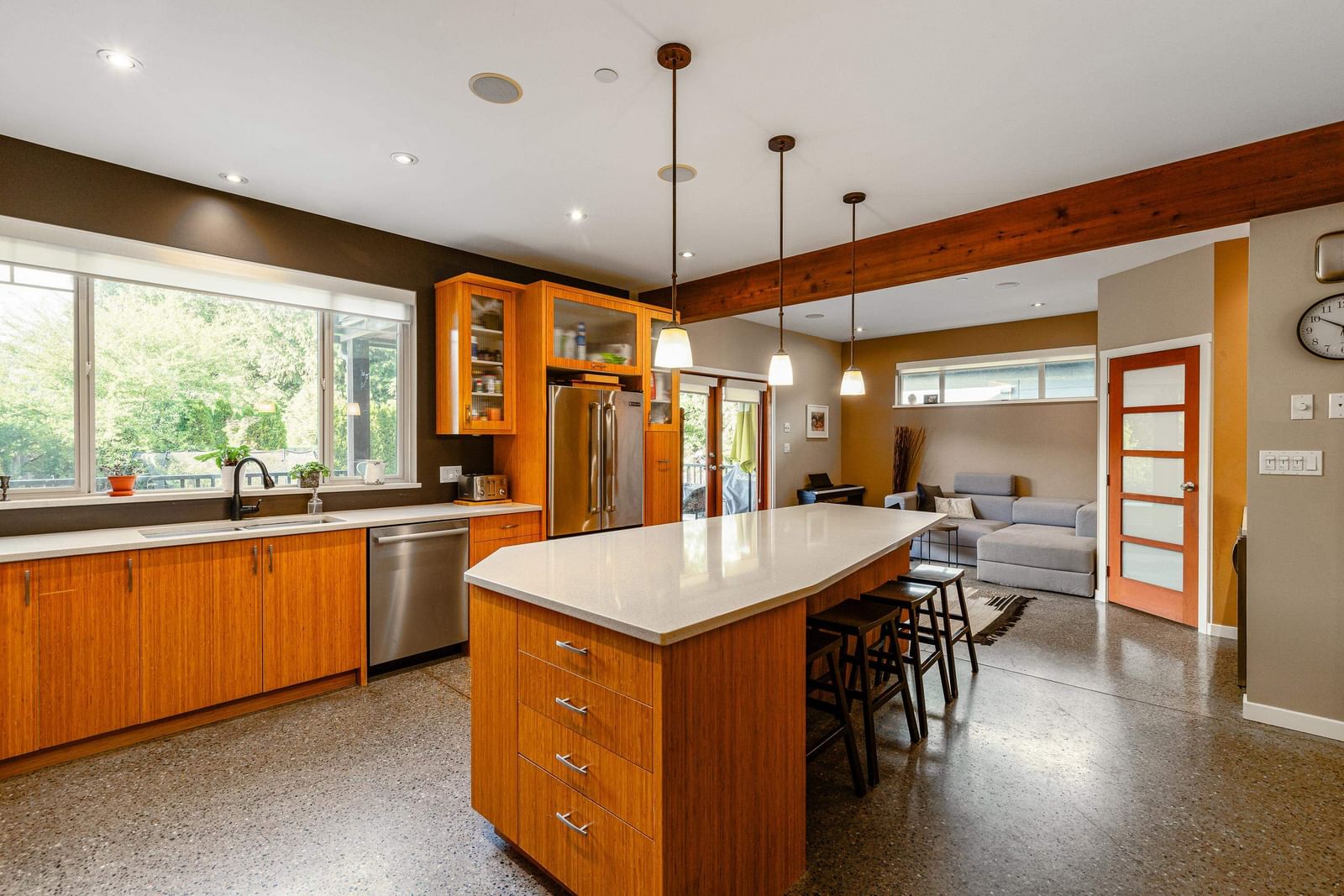 Listing Image 10