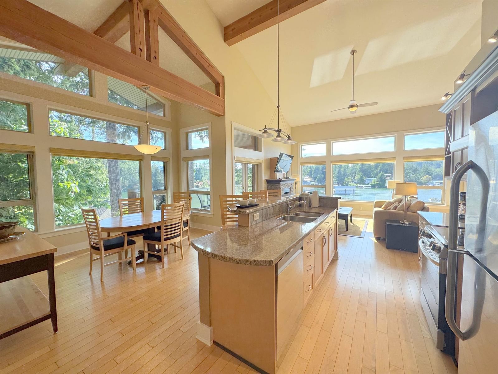 Listing Image 4