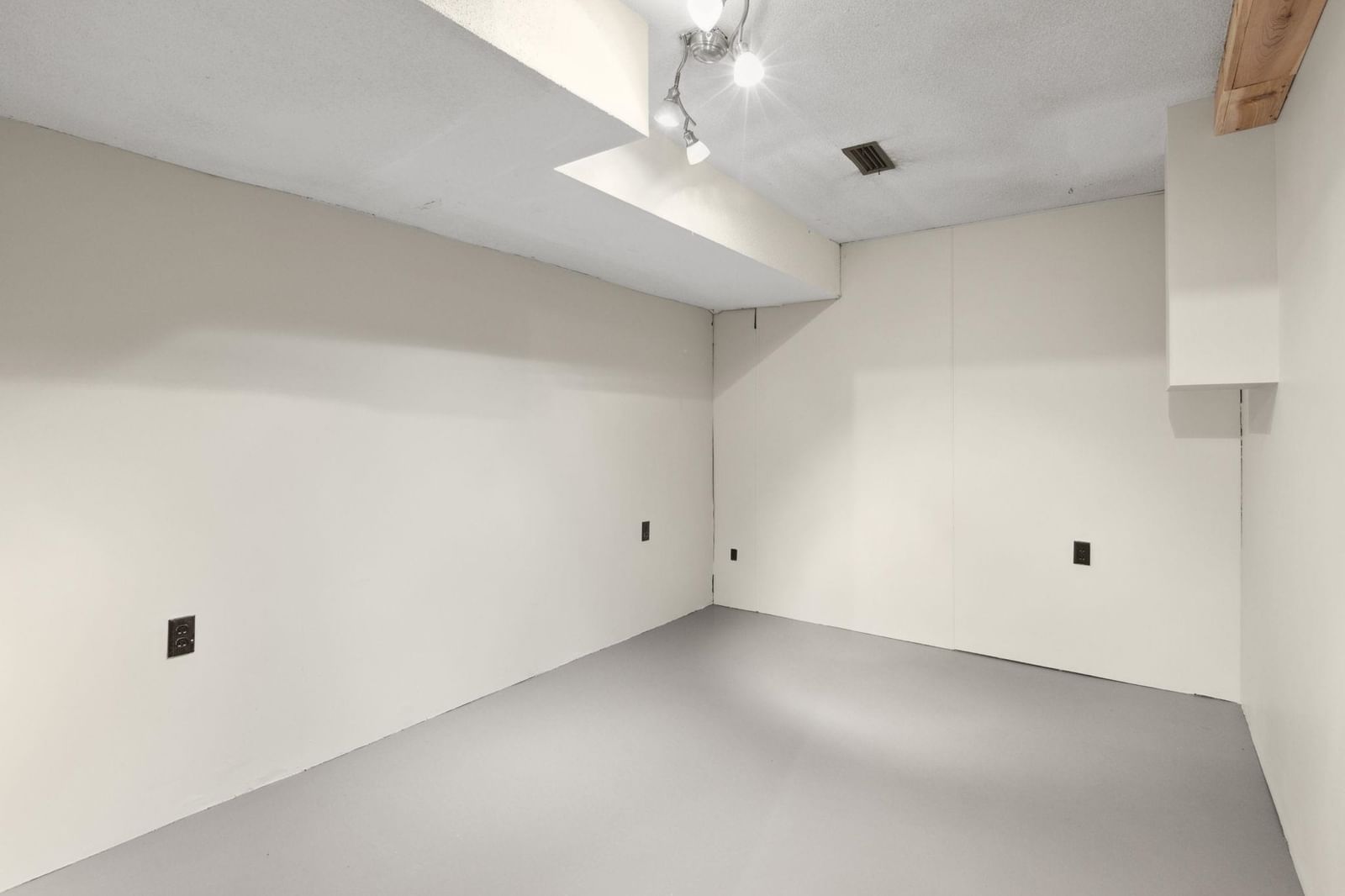 Listing Image 24