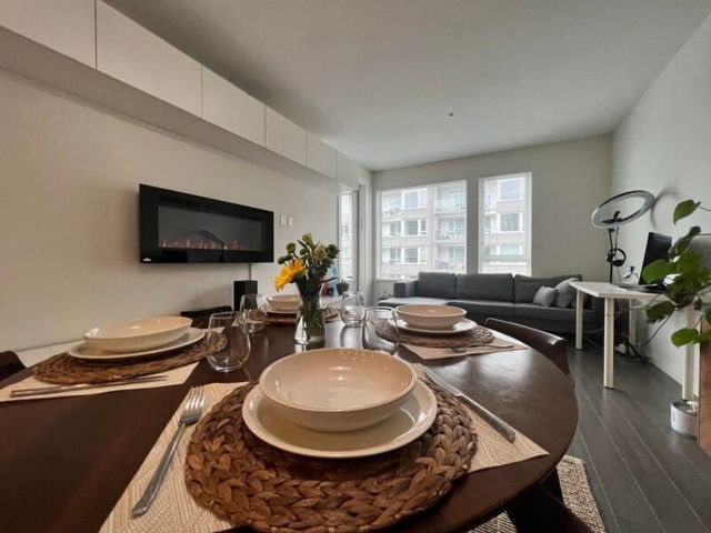 327 - 255 1st Street
