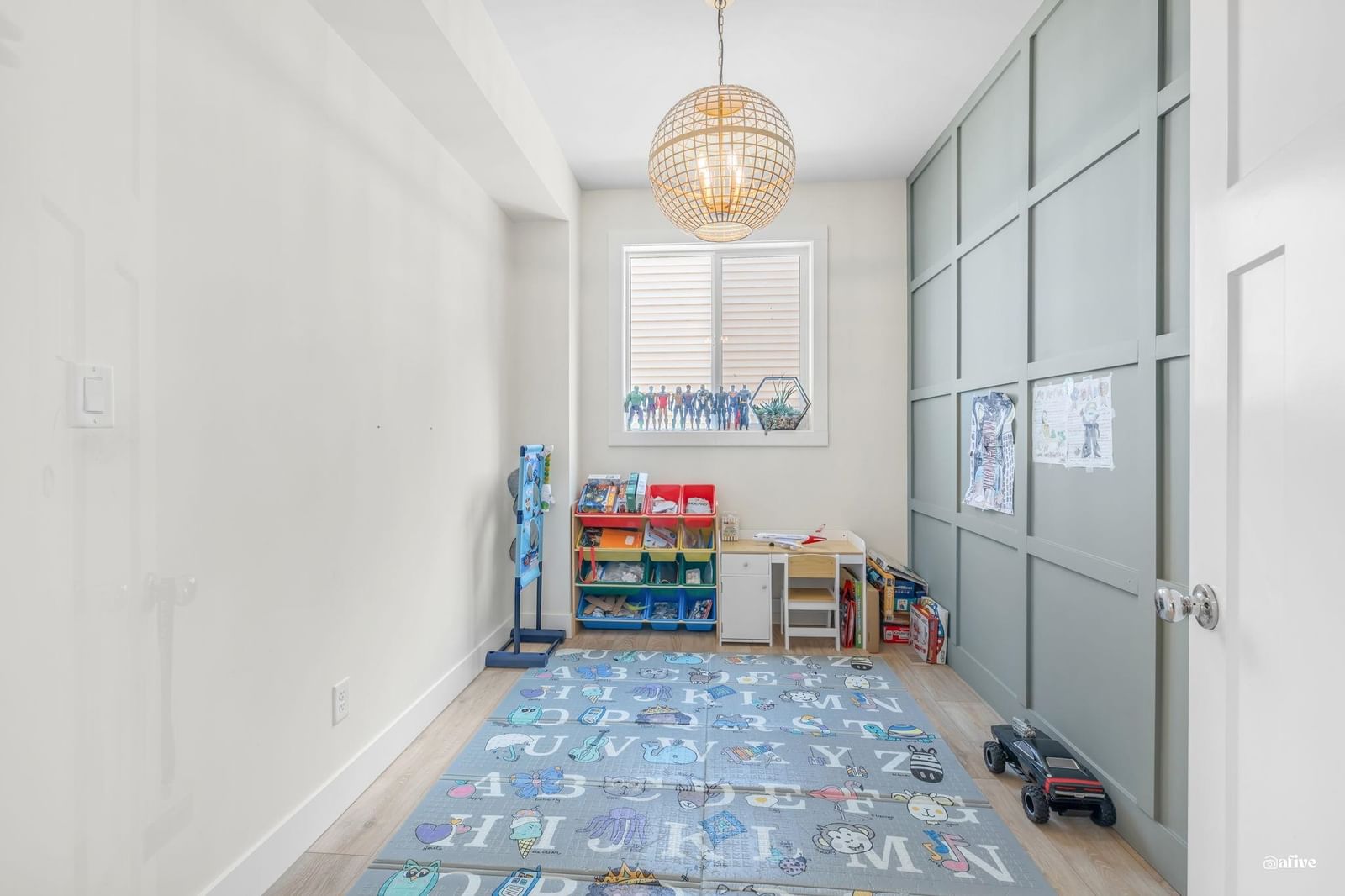 Listing Image 8
