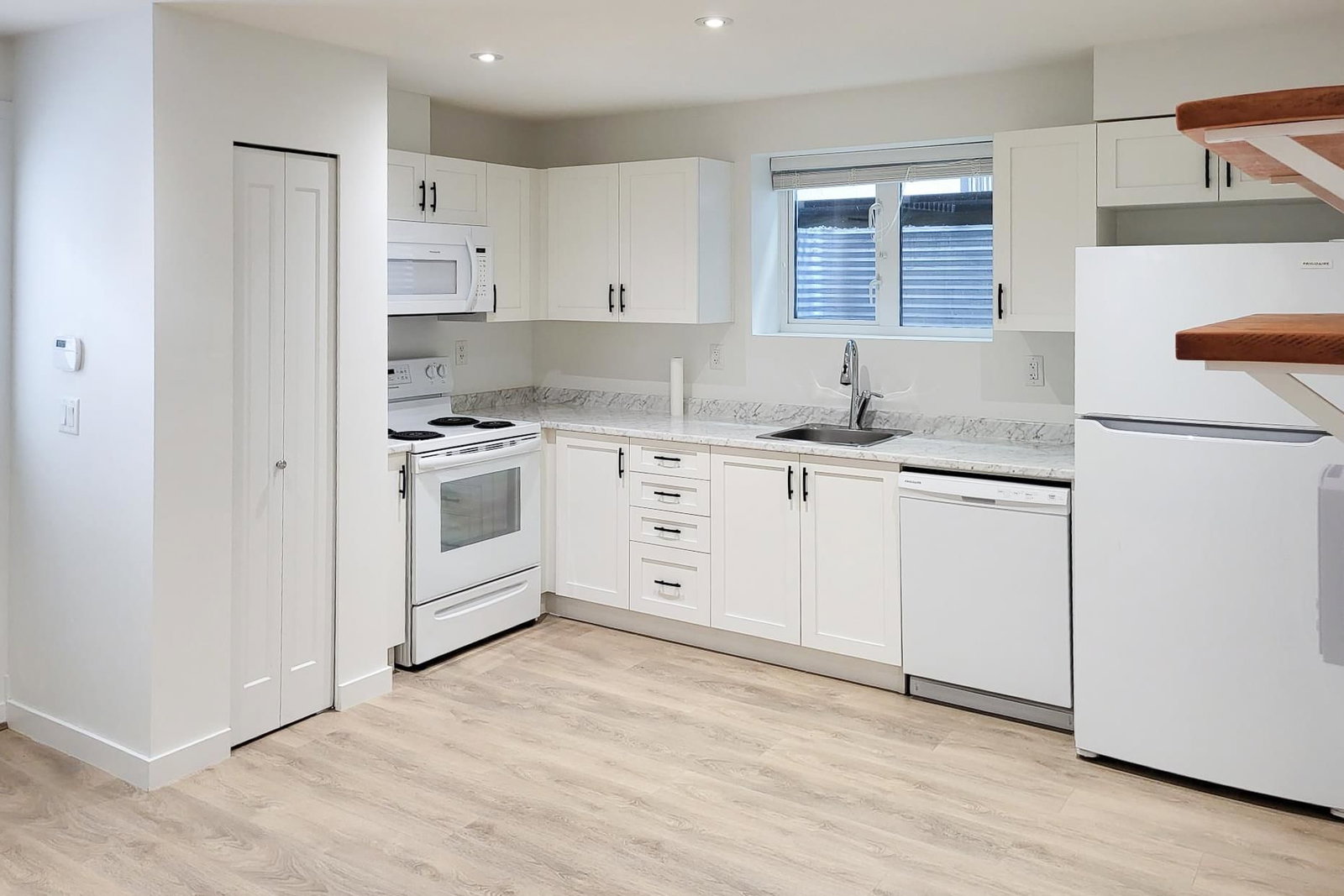 Listing Image 30