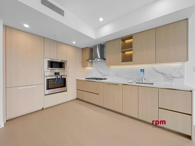 1810 - 13778 100 Avenue