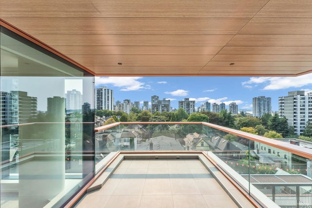 1002 - 1408 Robson Street