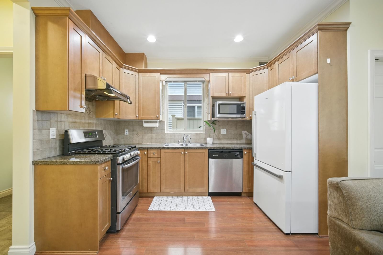Listing Image 5