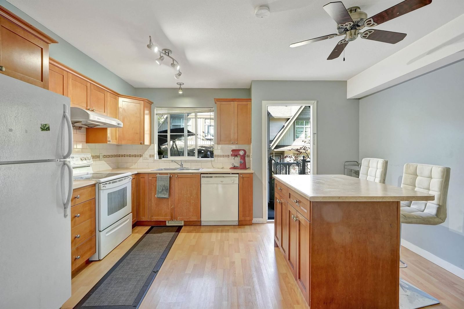 Listing Image 9