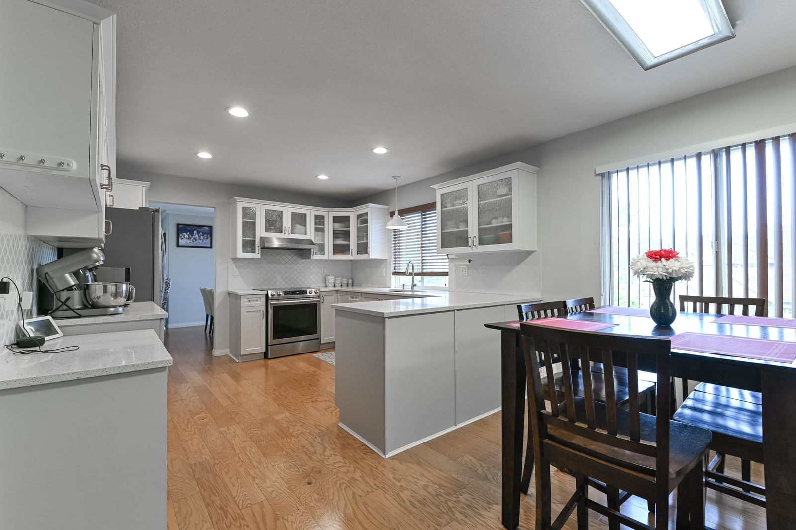 Listing Image 12