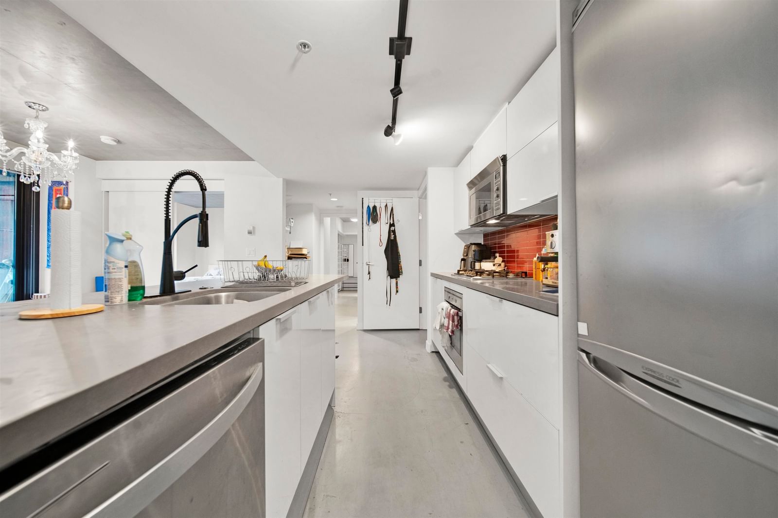 Listing Image 10