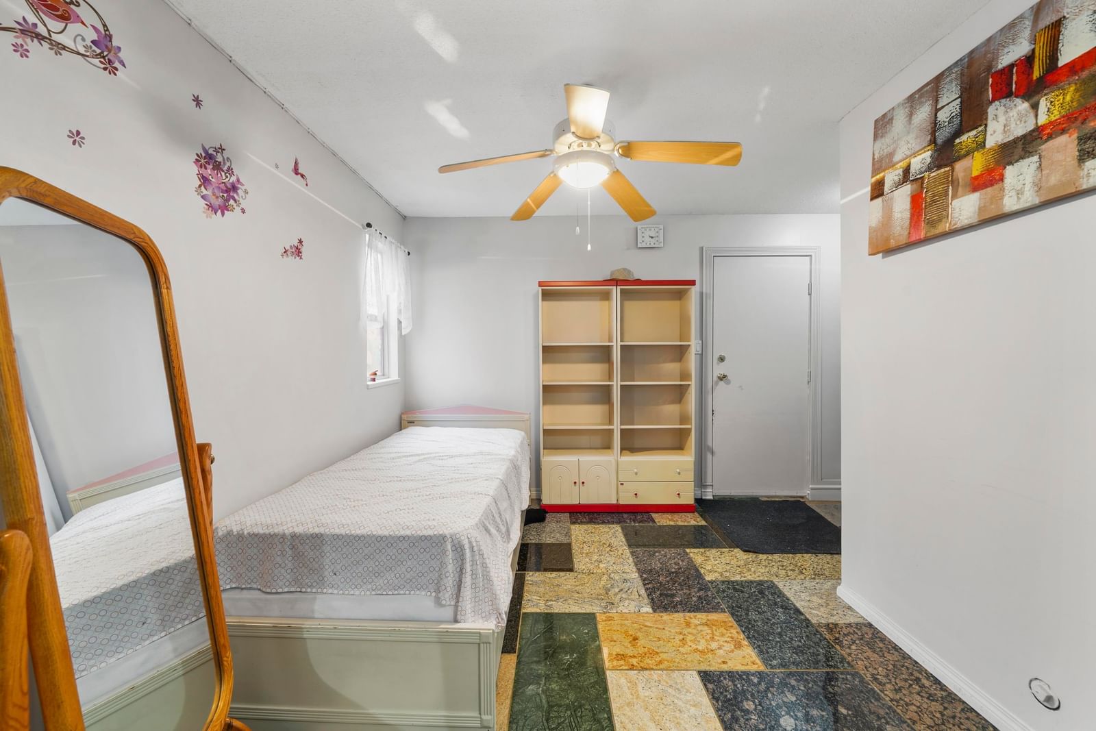 Listing Image 19