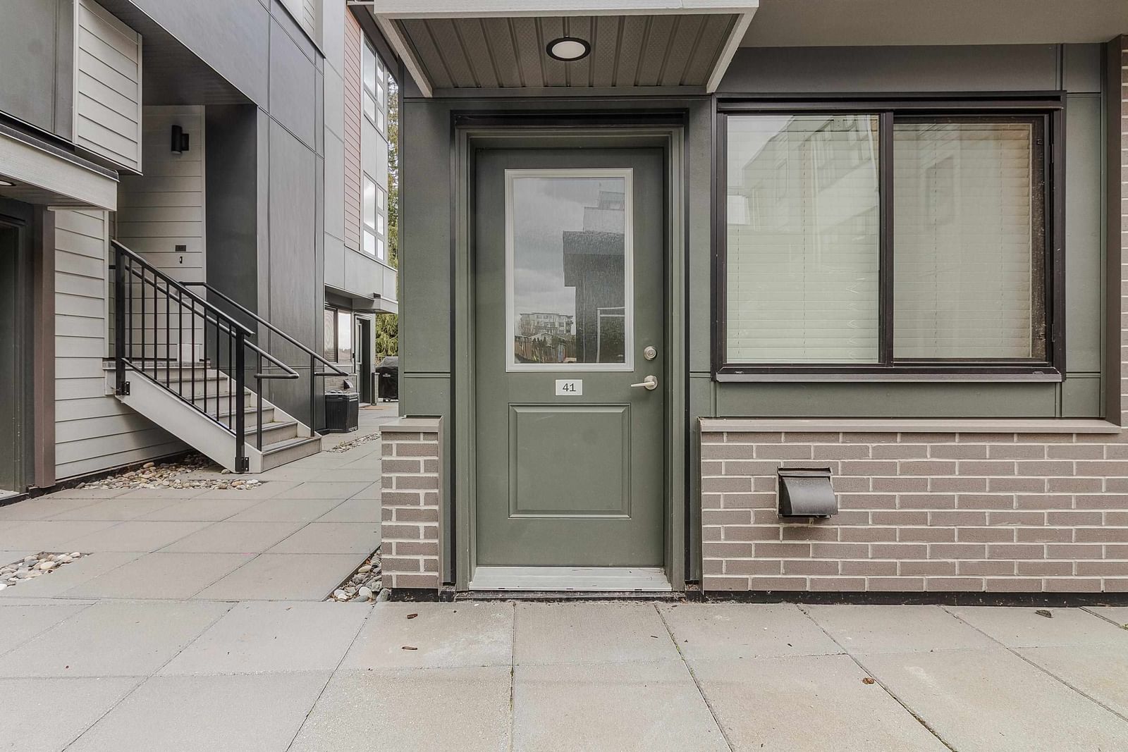 Listing Image 6