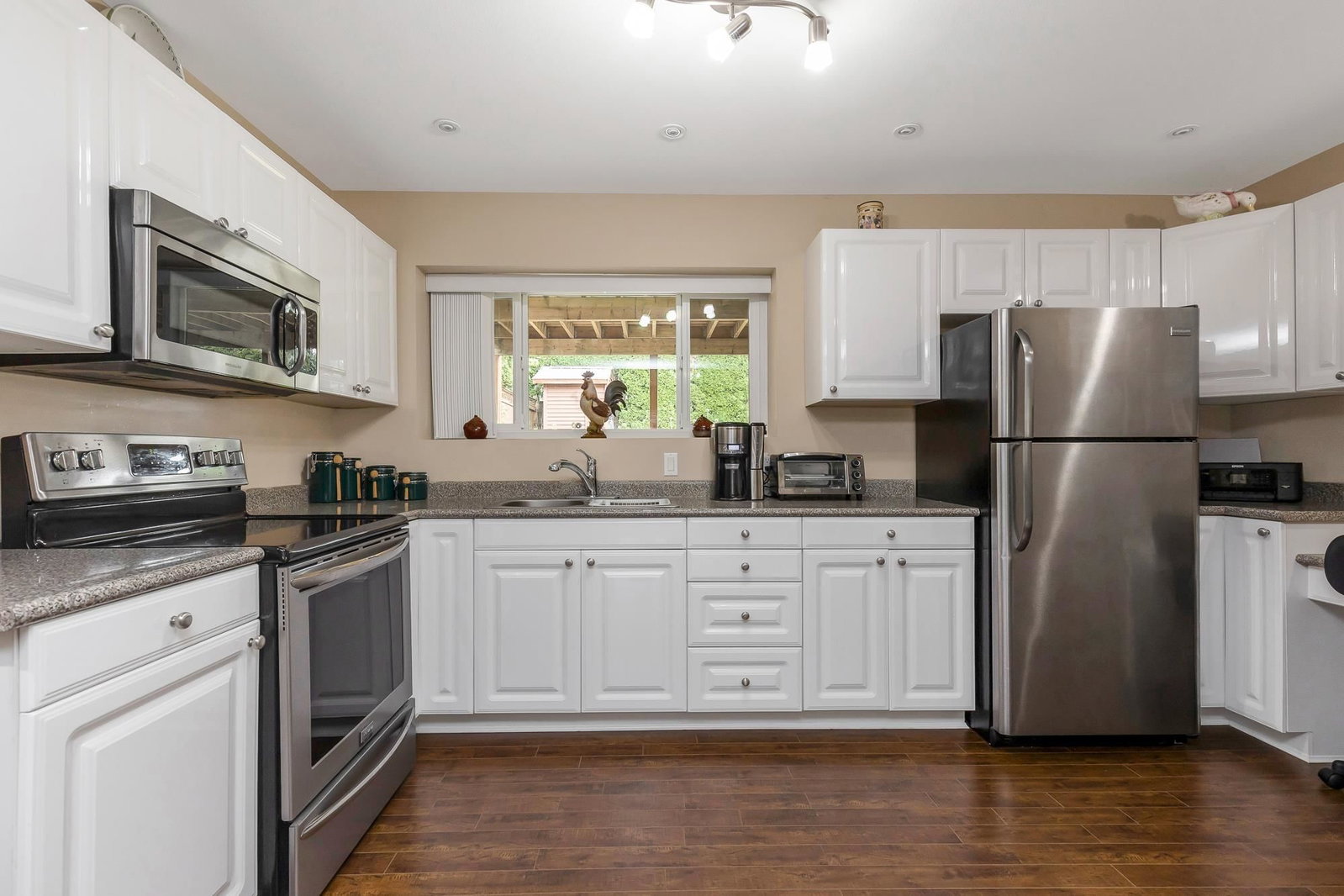 Listing Image 19