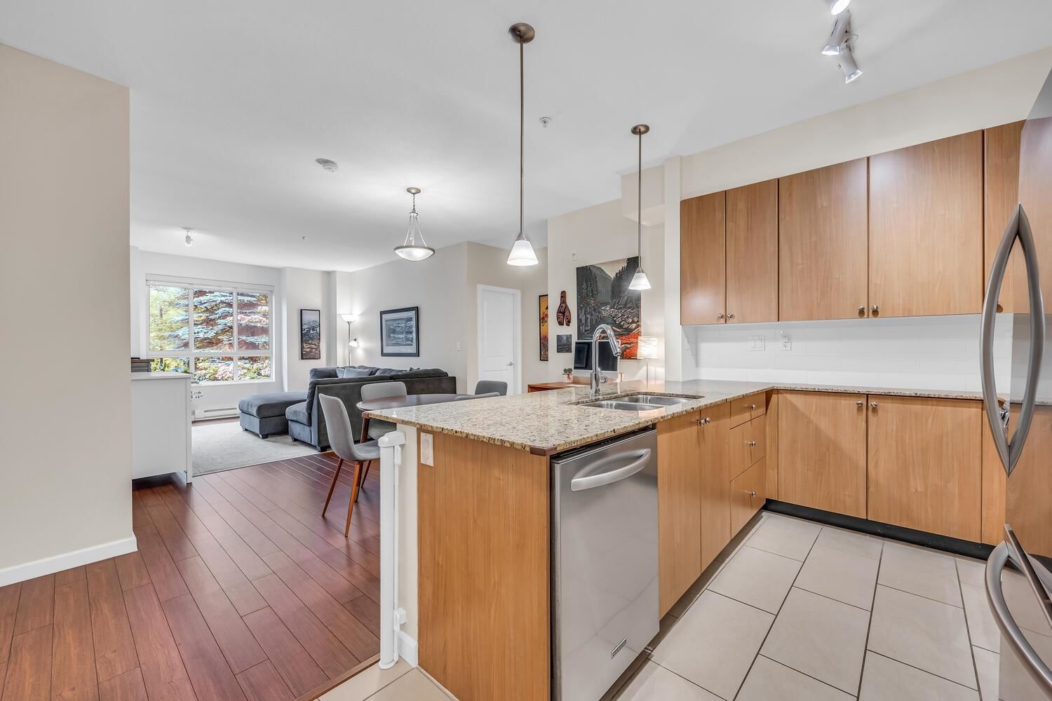Listing Image 3