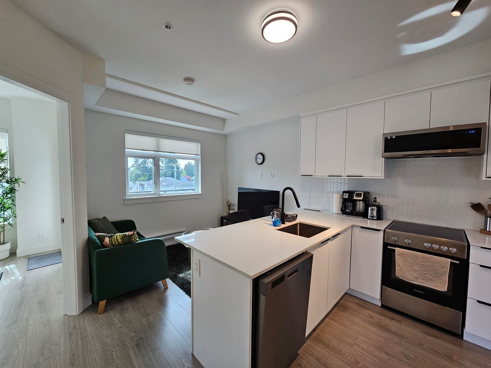 Listing Image 6