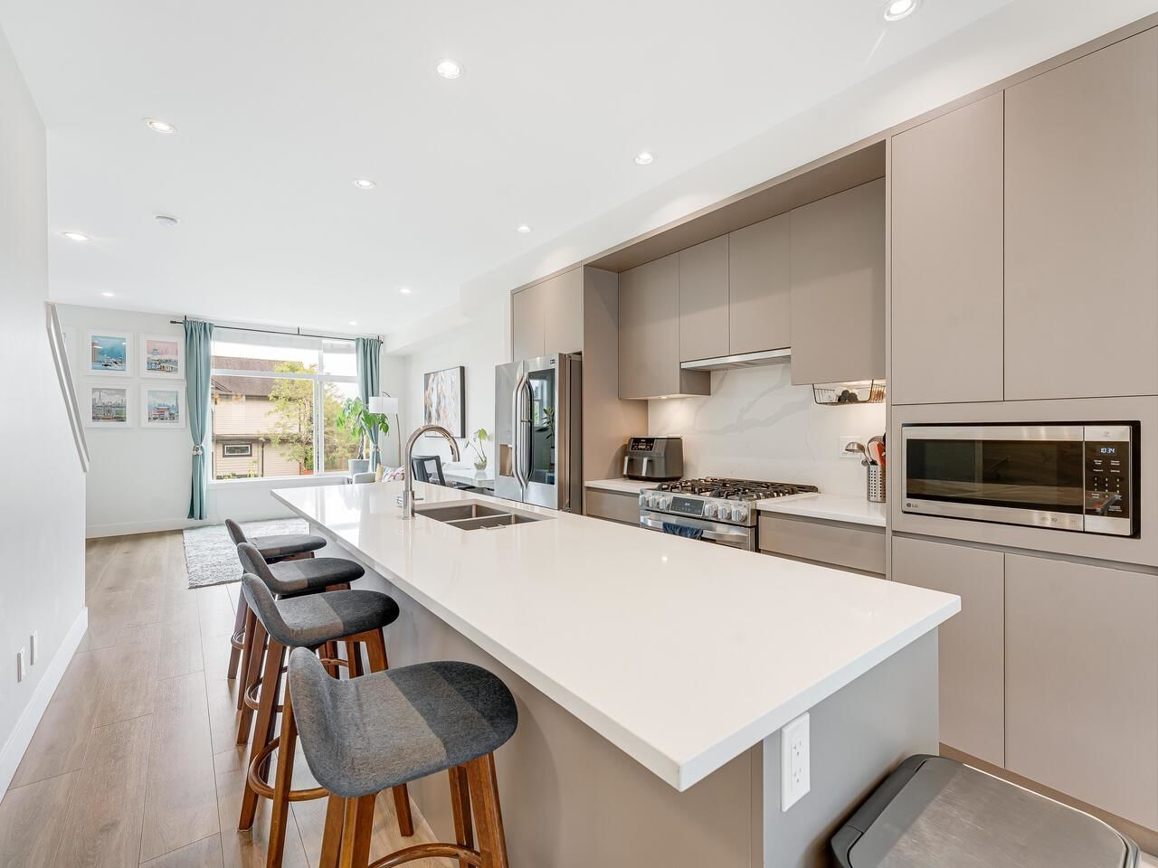 Listing Image 5