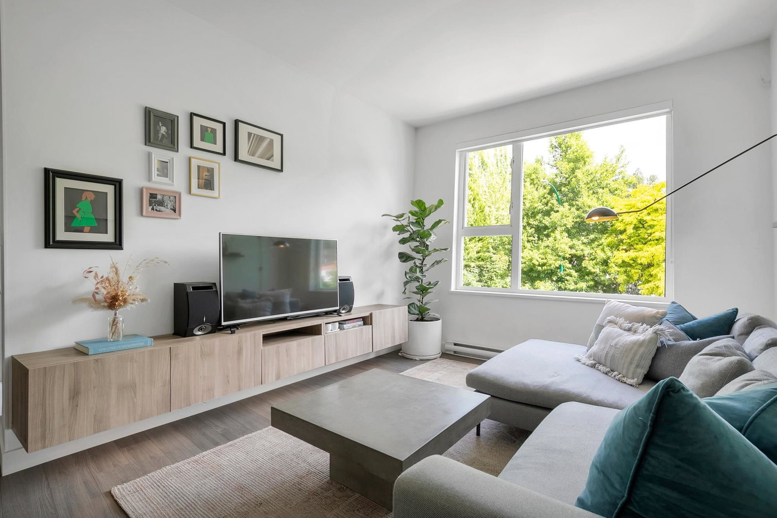 Listing Image 12