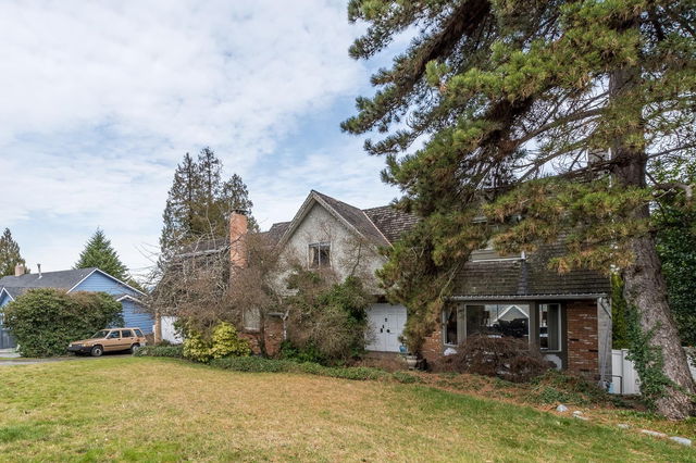 1076 Walalee Drive