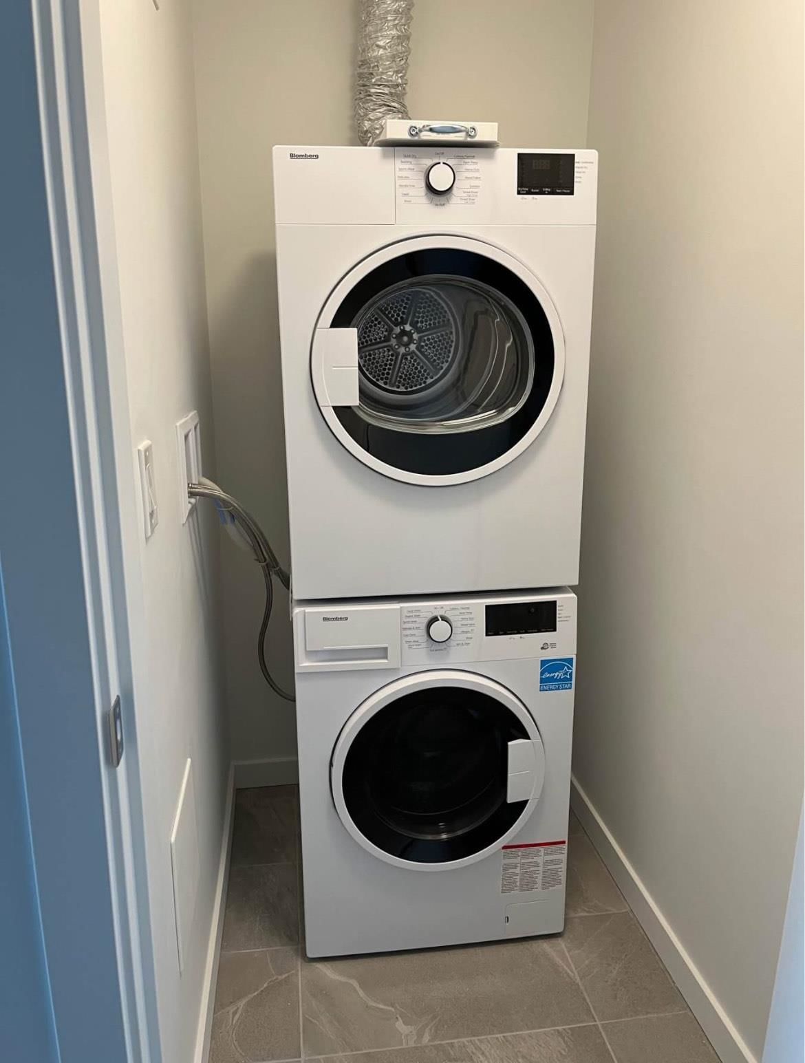 Listing Image 8