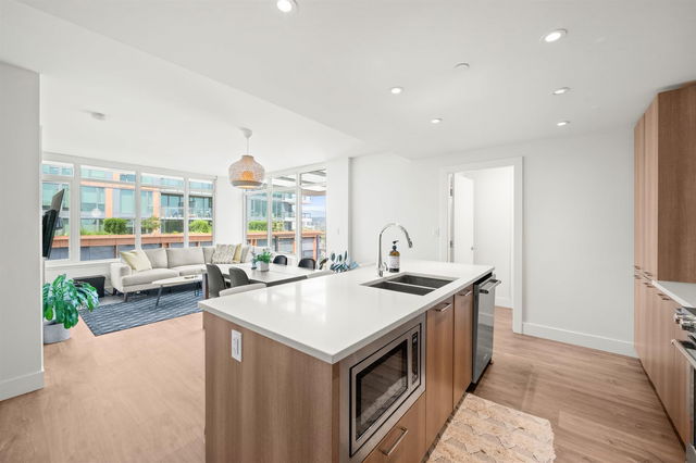 709 - 258 Nelson's Court