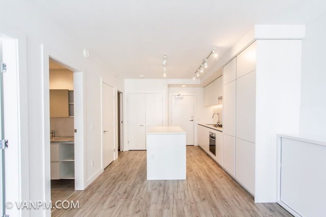 1410 - 652 Whiting Way