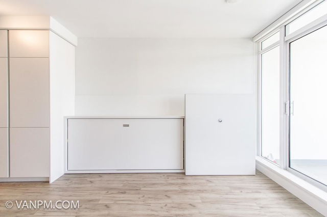 1410 - 652 Whiting Way