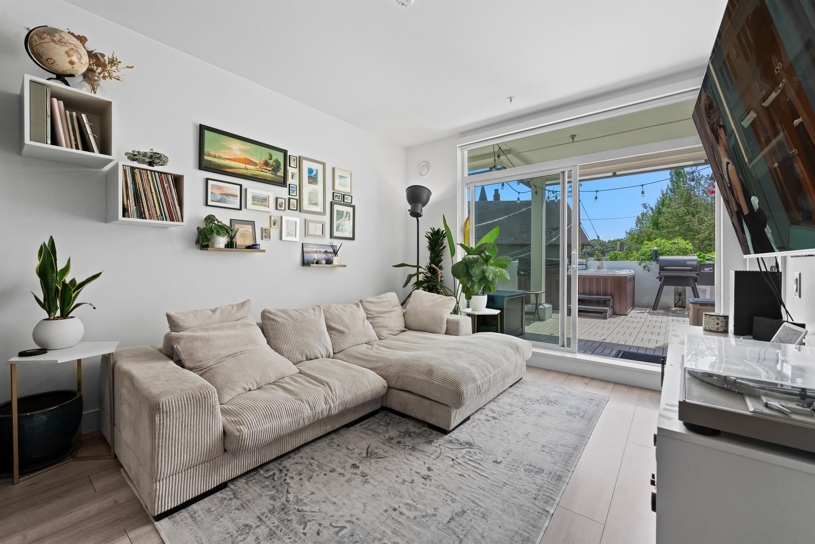 Listing Image 10