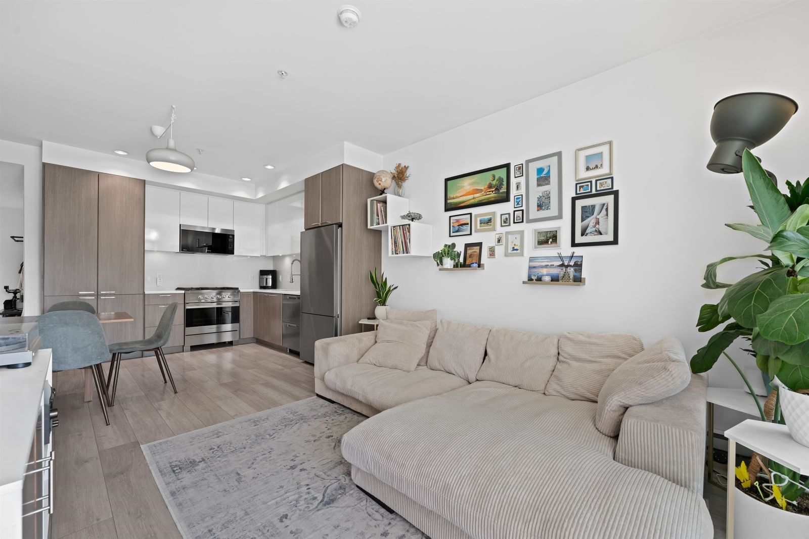 Listing Image 11