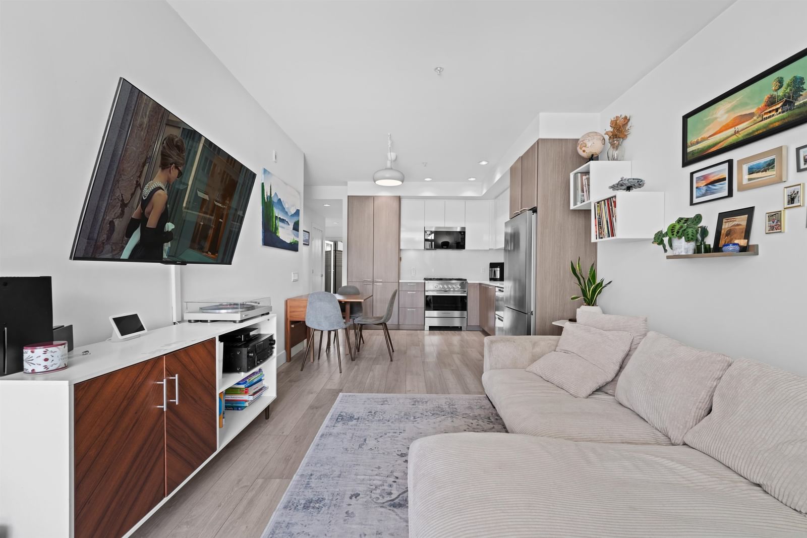Listing Image 12