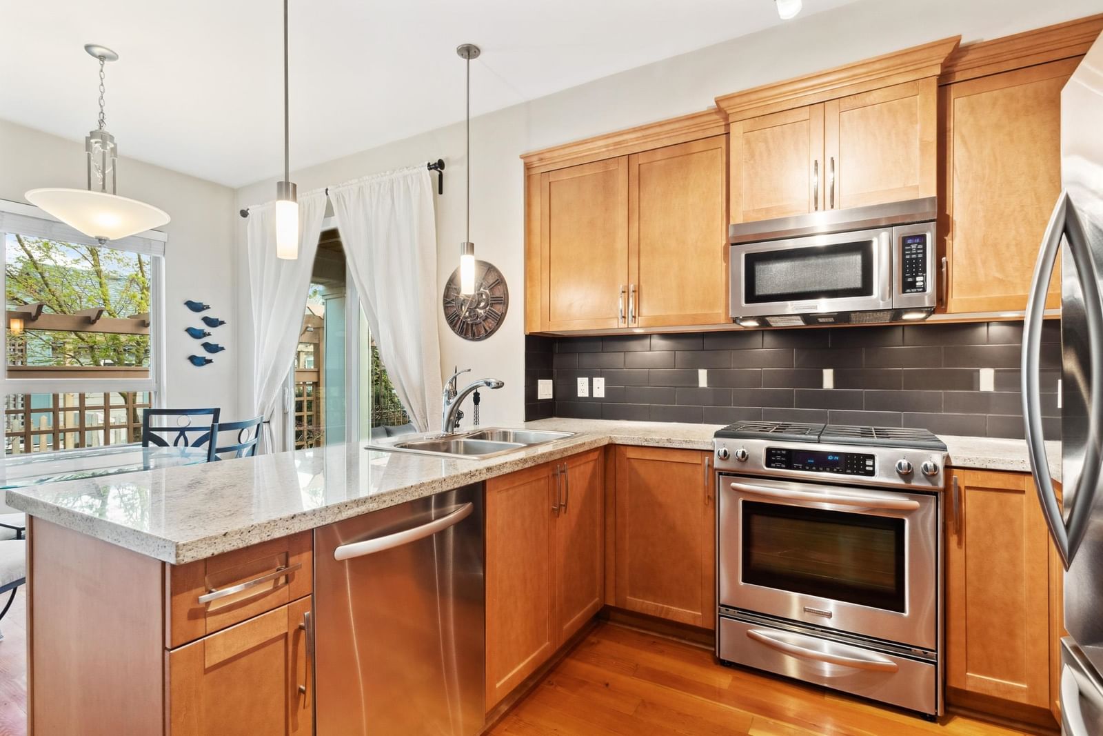 Listing Image 10