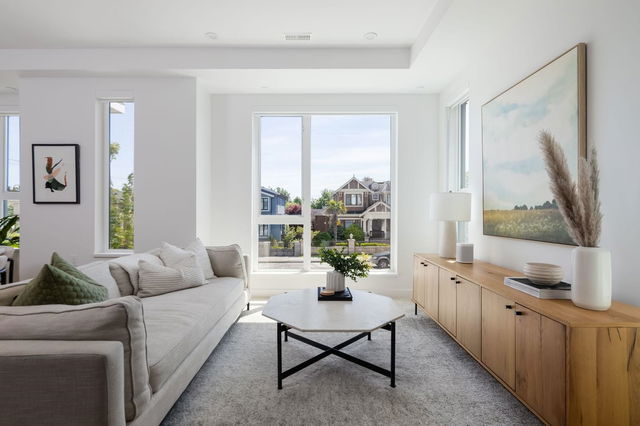 212 - 715 49th Avenue W