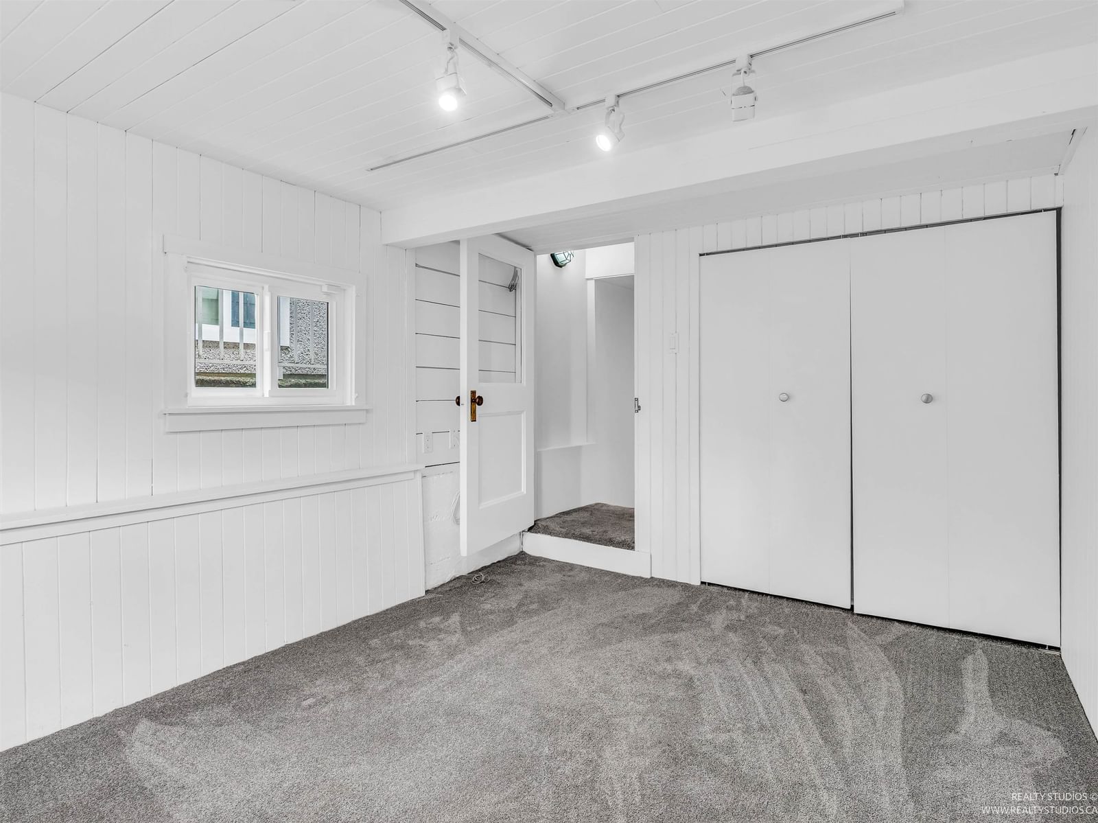 Listing Image 24