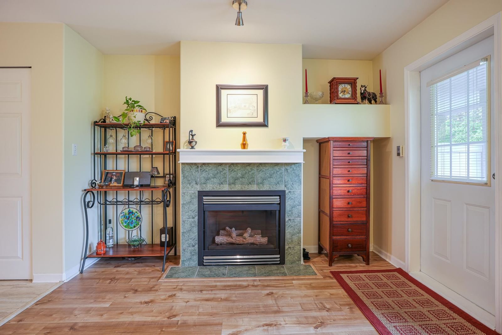 Listing Image 5