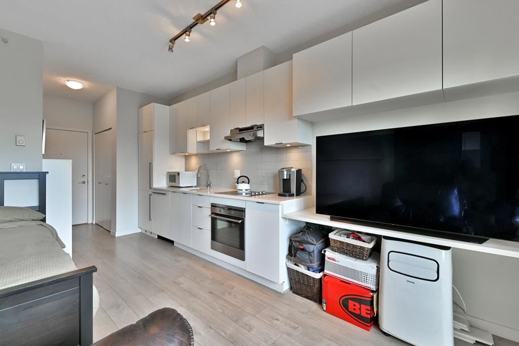 Listing Image 8