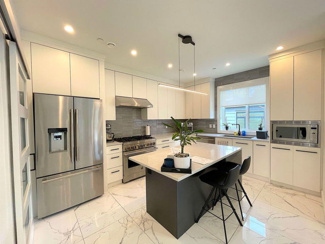 1633 Marine Drive SE