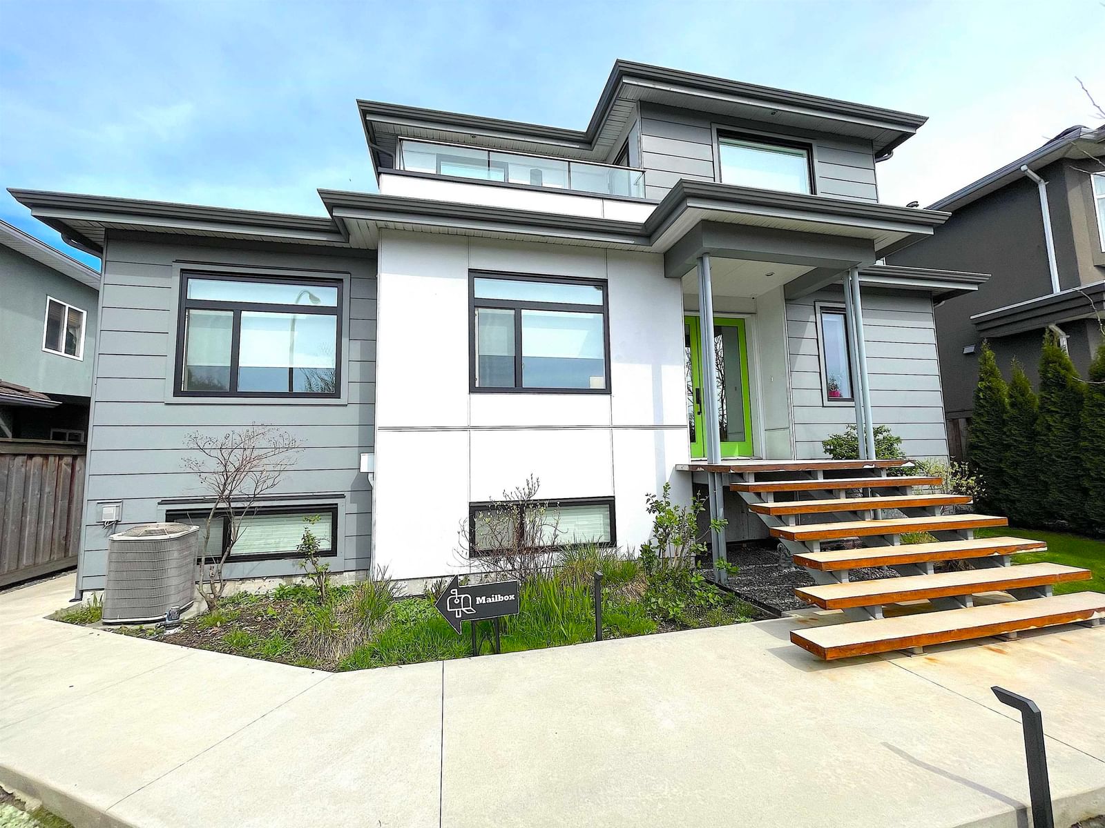 Listing Image 4