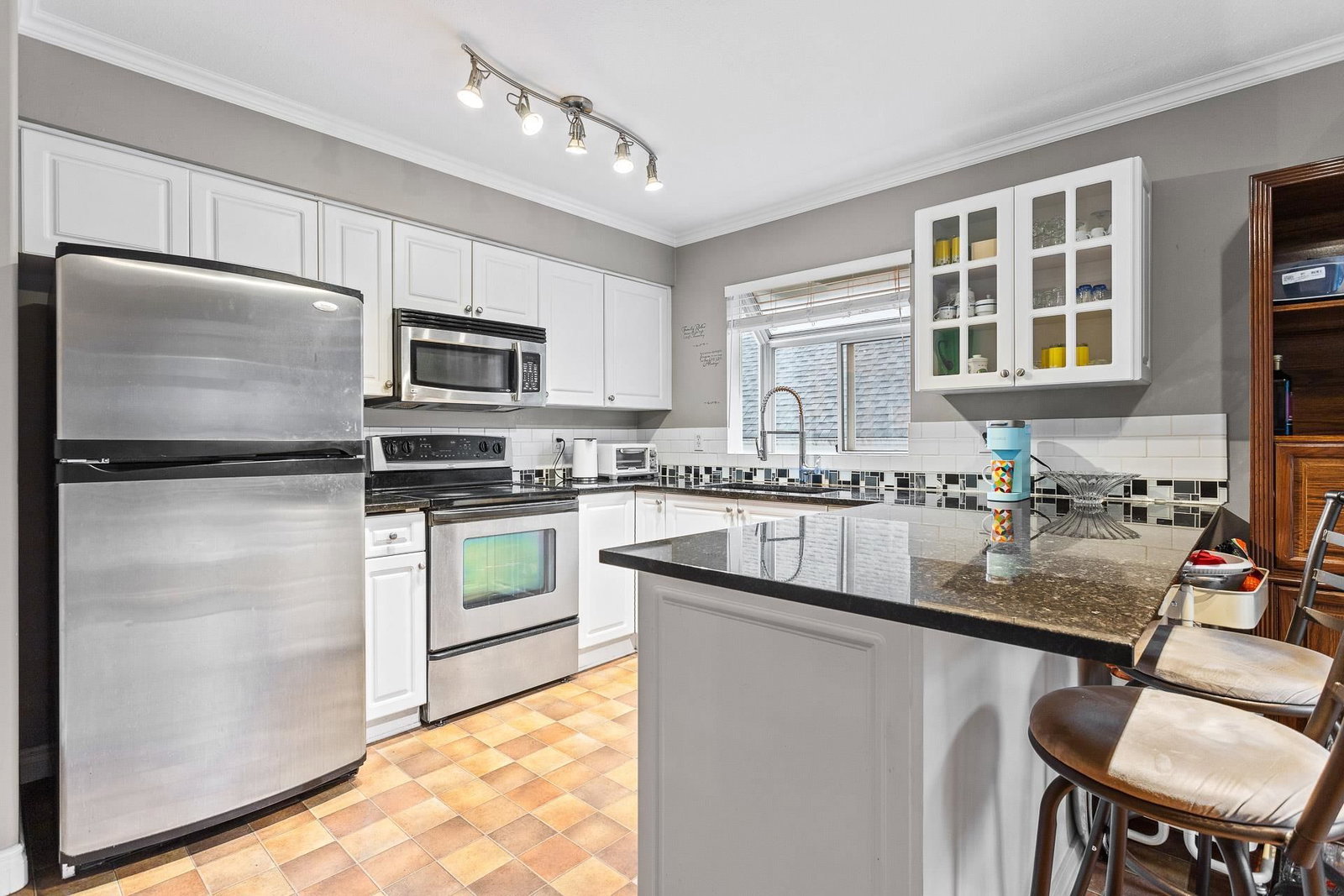 Listing Image 12