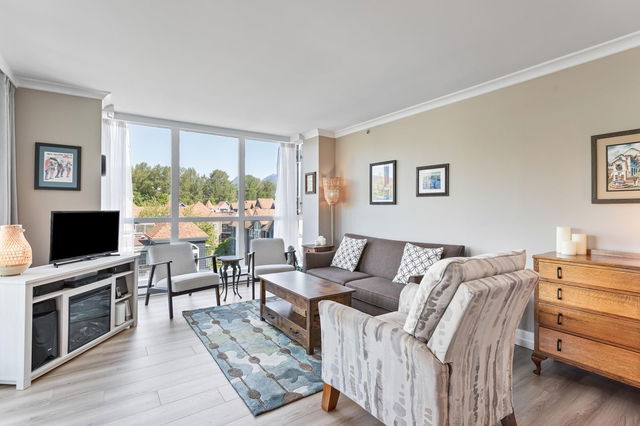 601 - 3071 Glen Drive