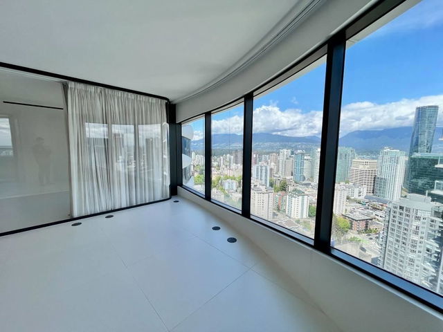 310X - 1033 Nelson Street