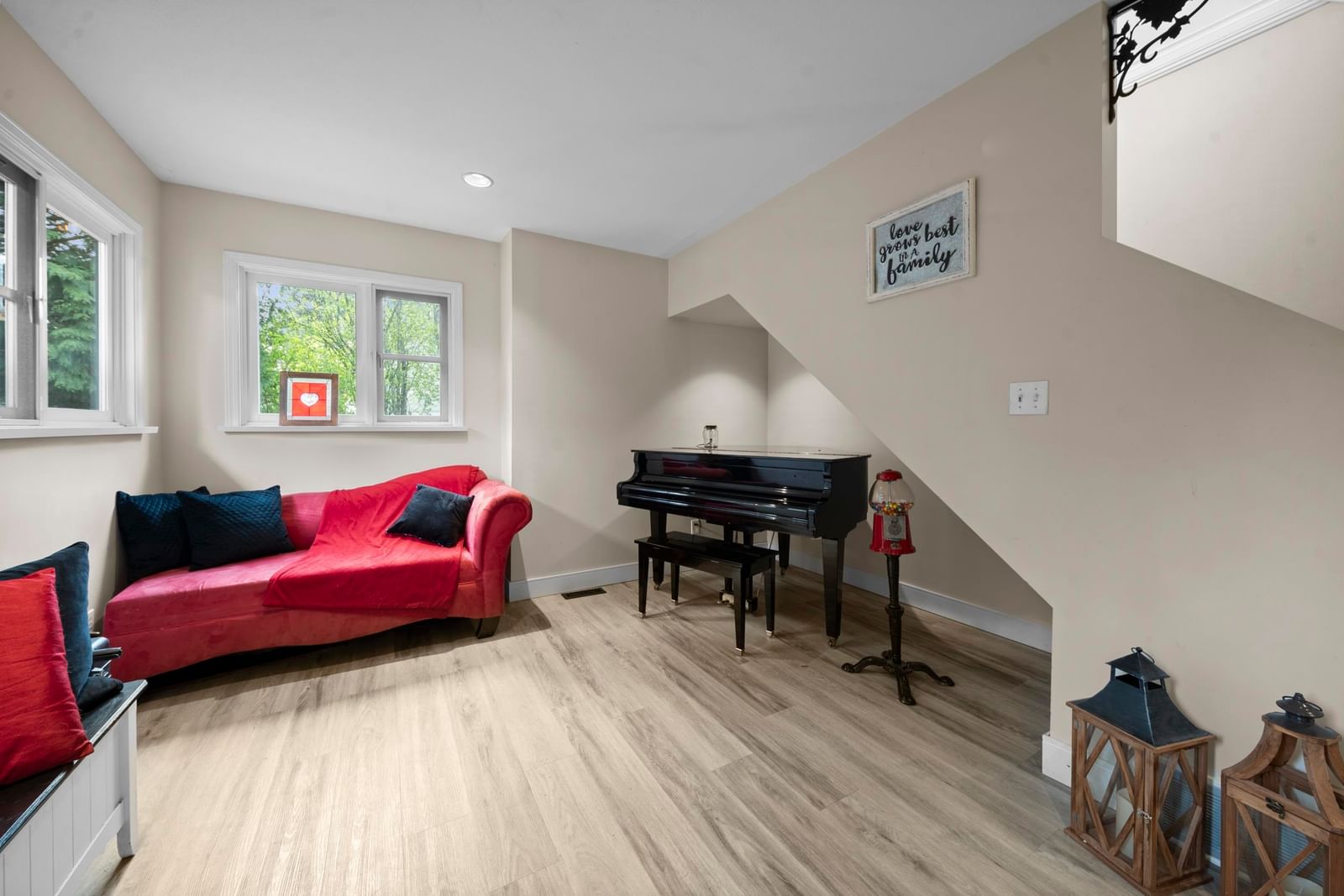 Listing Image 6