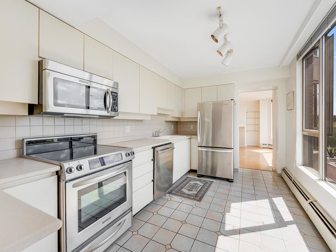 Listing Image 14