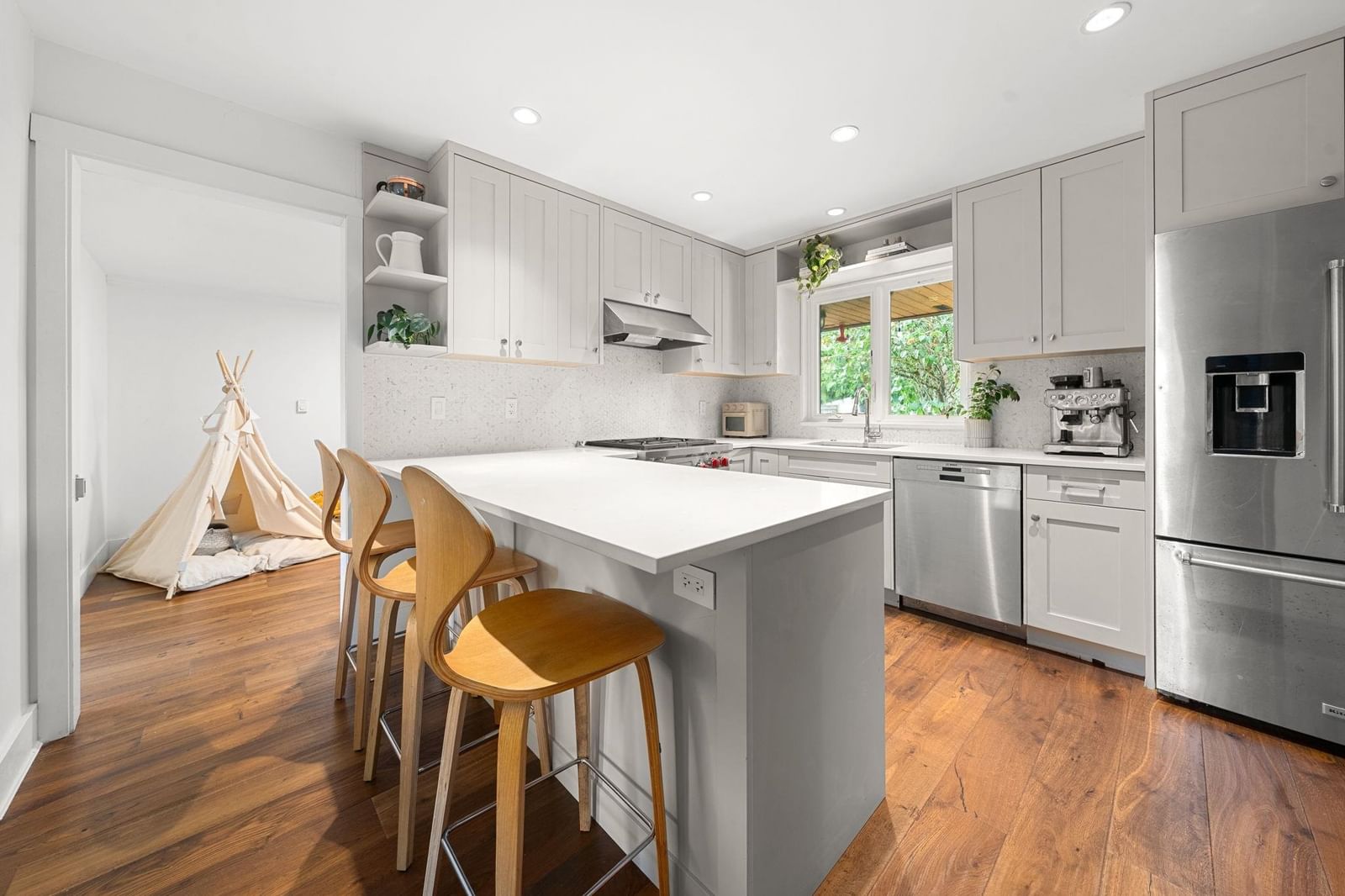 Listing Image 10