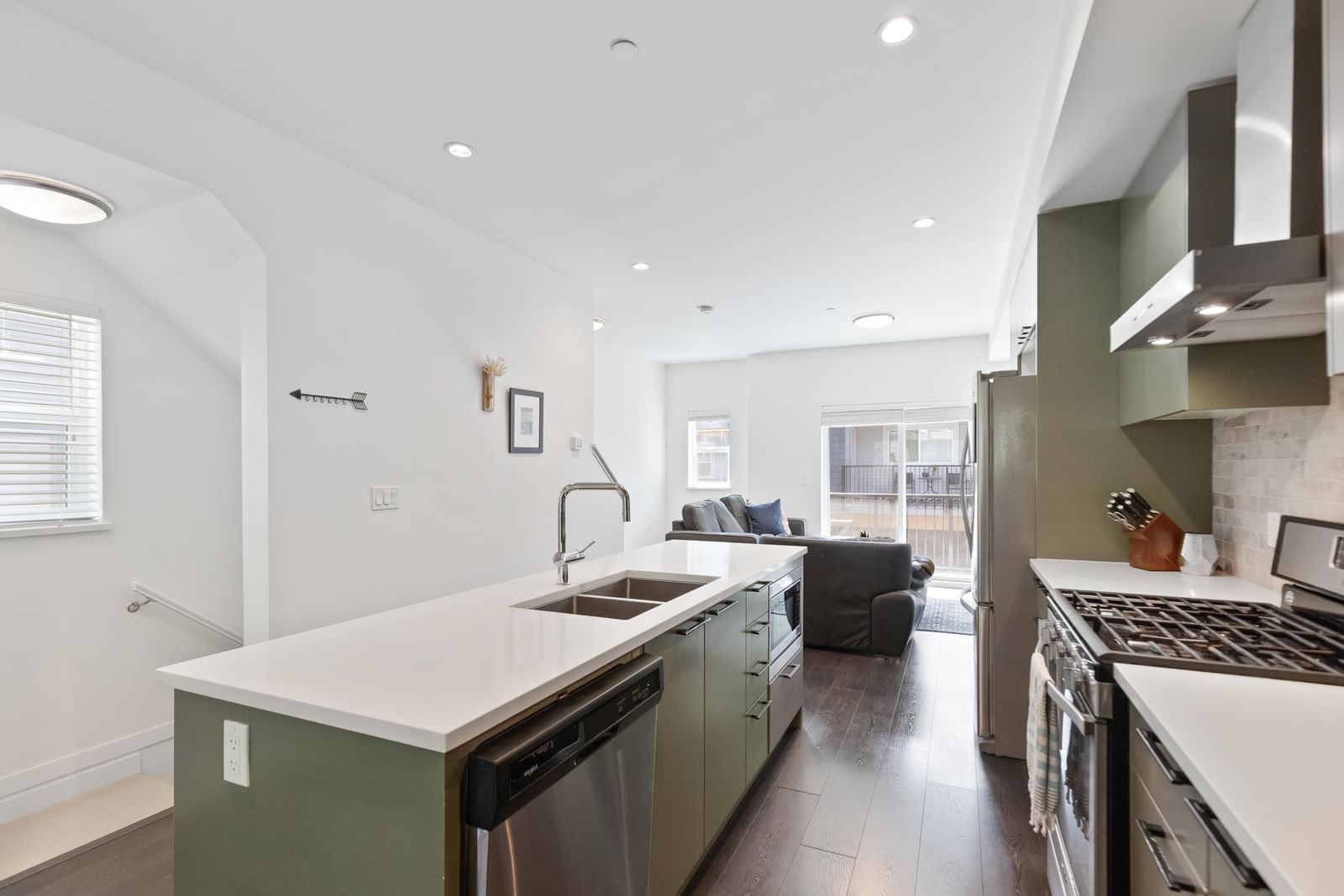 Listing Image 10