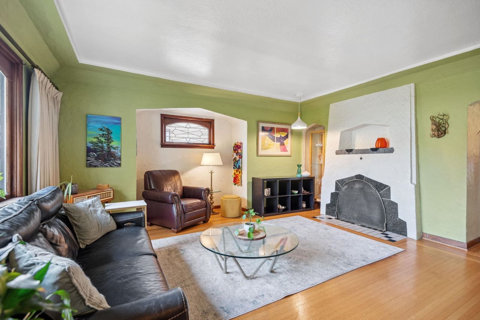 Listing Image 4