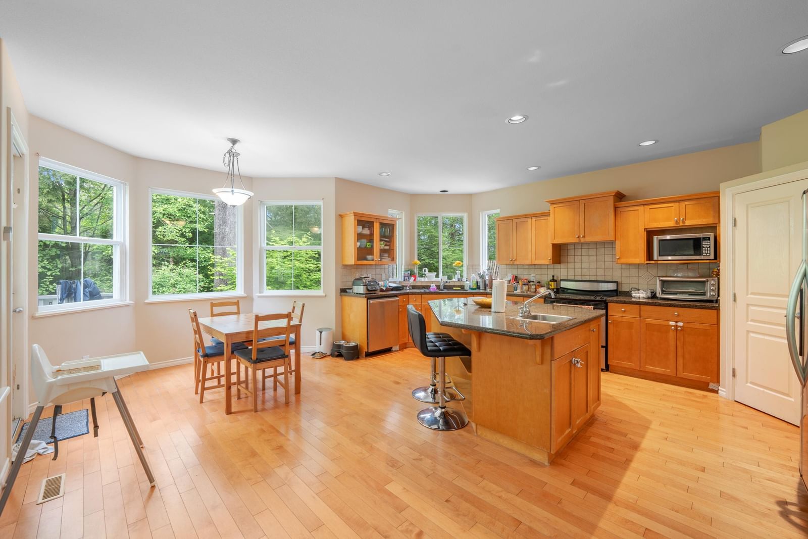 Listing Image 12