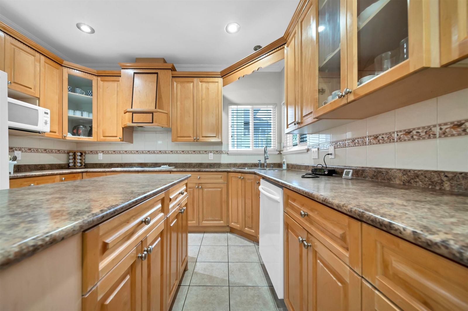 Listing Image 14