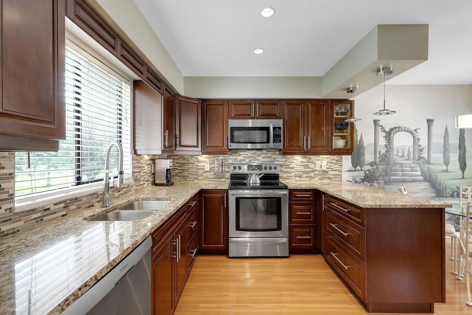 Listing Image 9