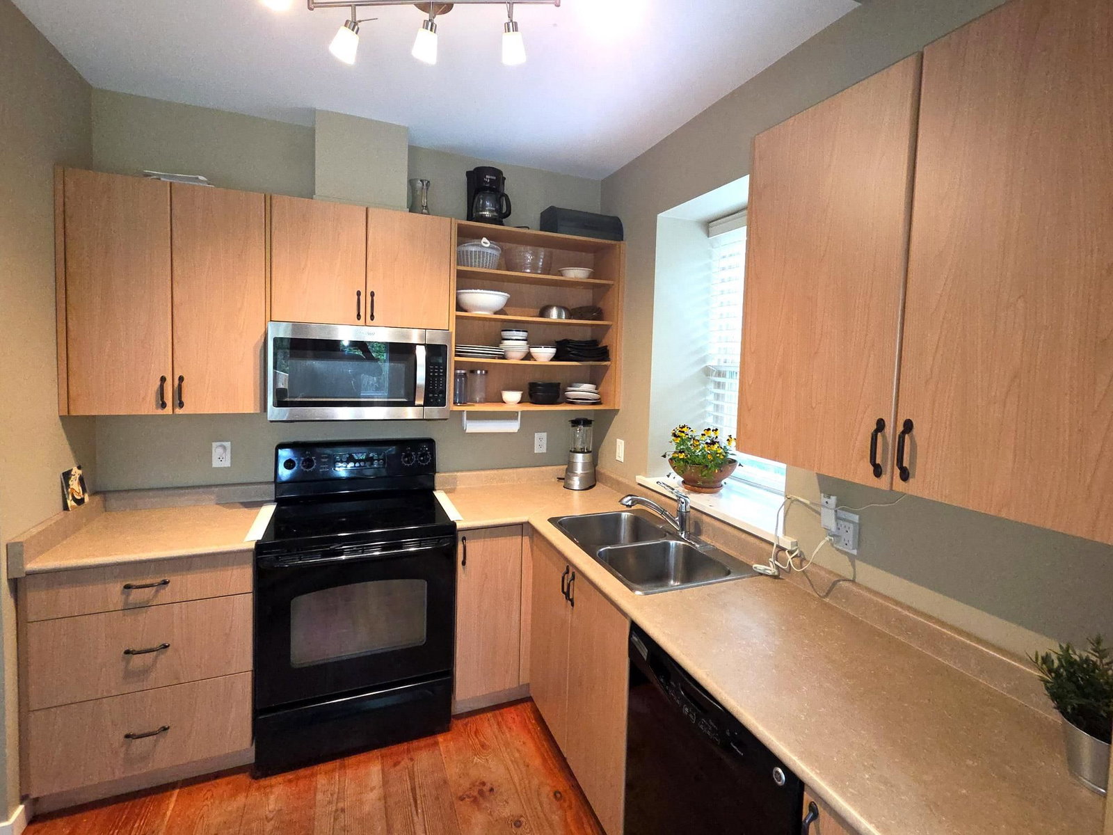 Listing Image 15