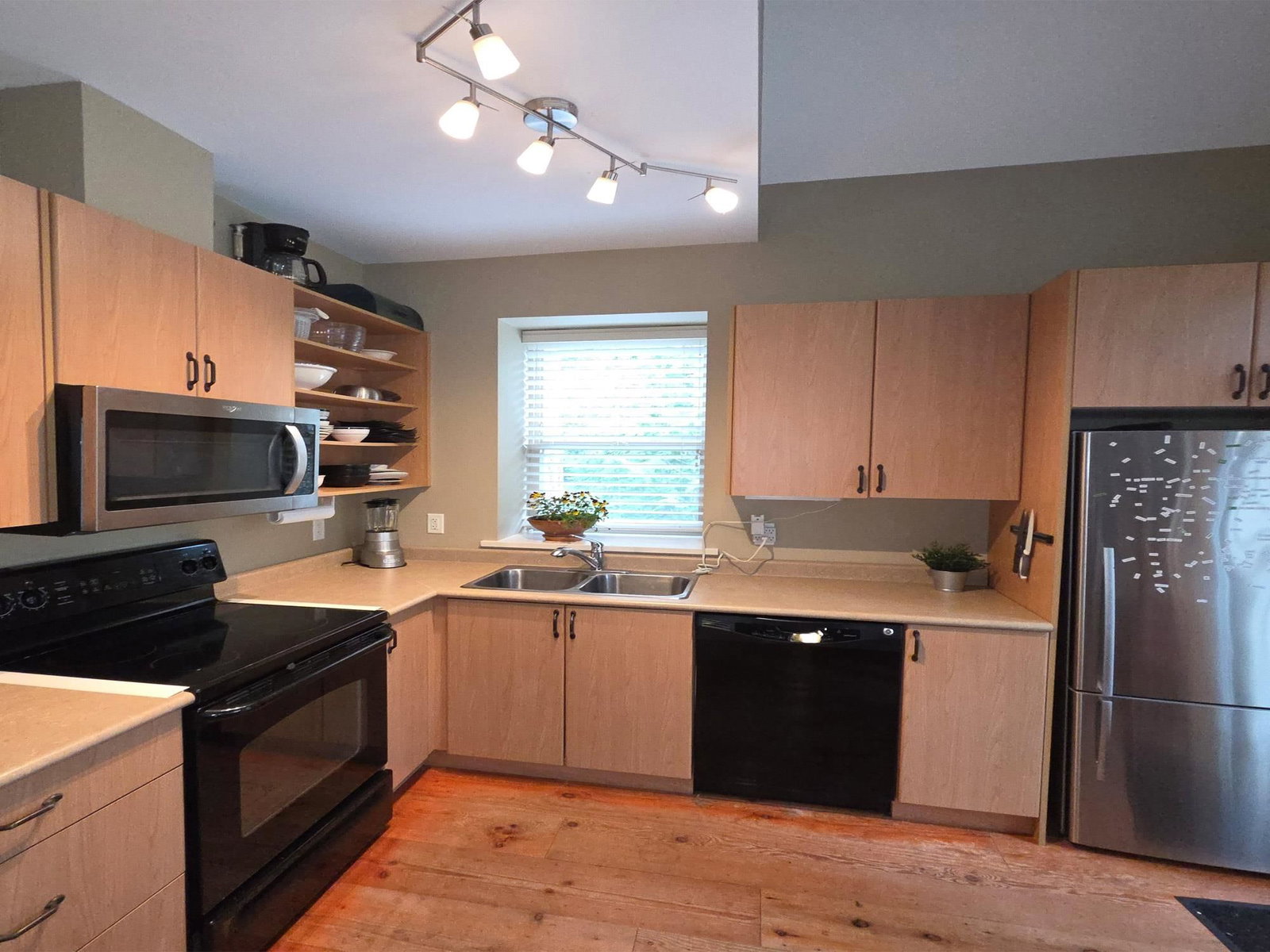 Listing Image 16