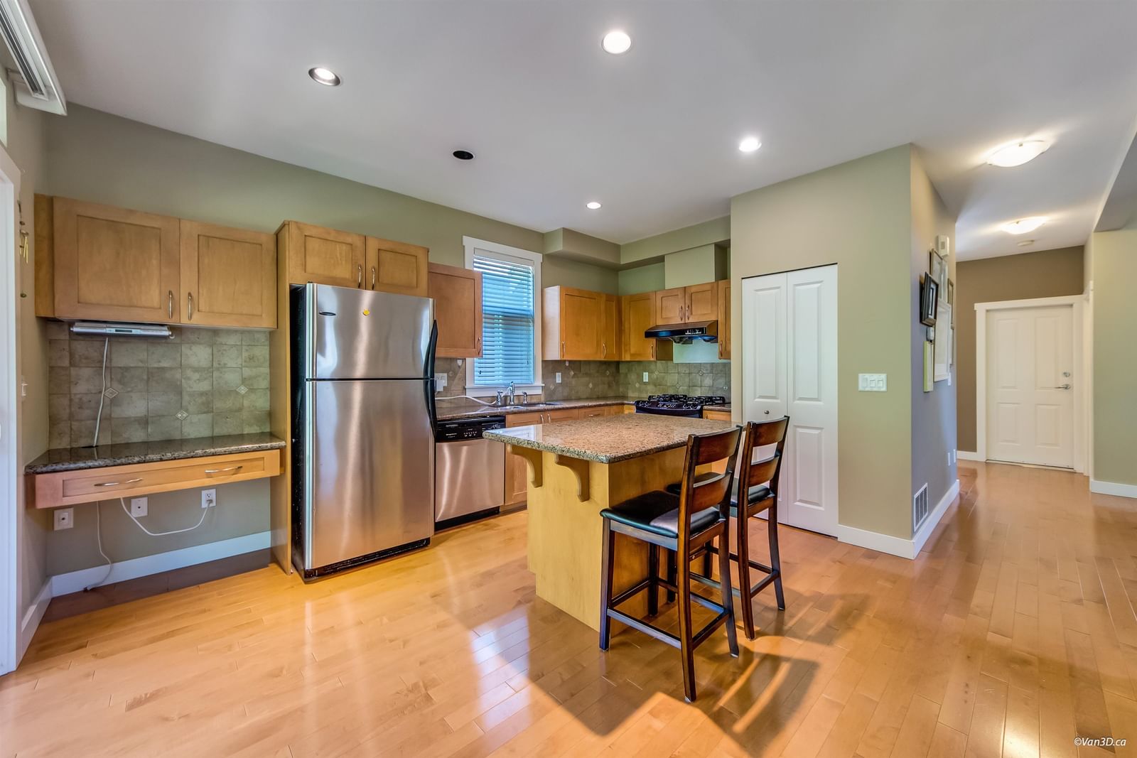 Listing Image 9